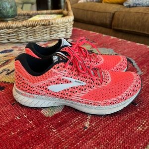 Brooks Revel 3 Size 9.5